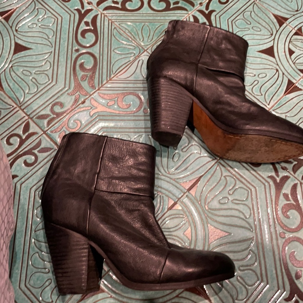 Rag and Bone black leather classic Newbury bootie size 7